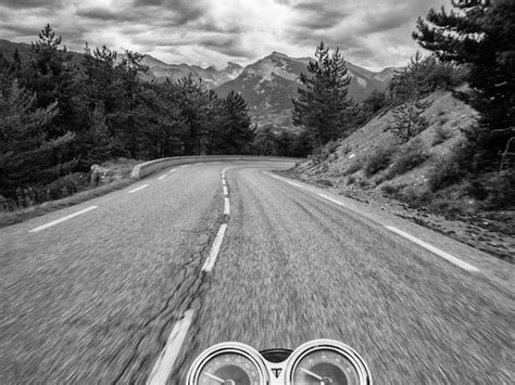 When approaching a curve it is best to motorcycle, and perhaps also to consider the color of the sky.